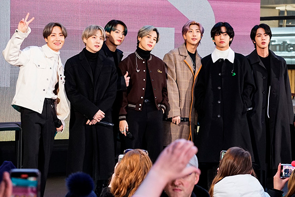 Перейти к новости "BTS опровергли слухи о распаде коллектива"